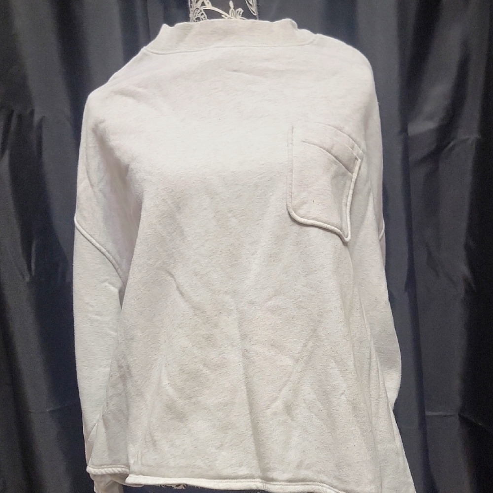 Cozy off White Pullover with Pocket